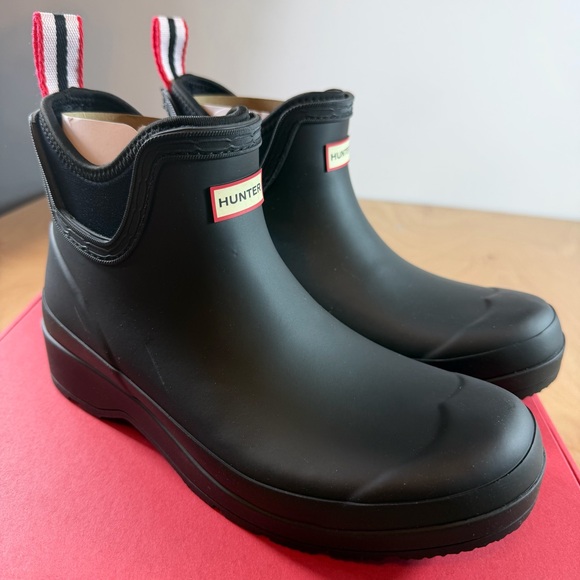 Hunter Matte Black Short Waterproof Ankle Boots with Red-White Pull Tab - Picture 10 of 16